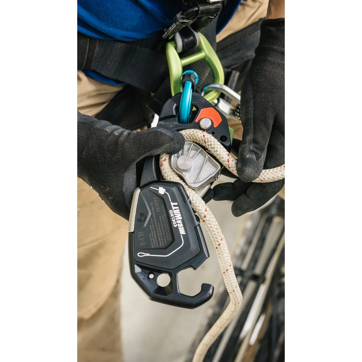 Megawatt universal descender for loads up to 230 kg 3