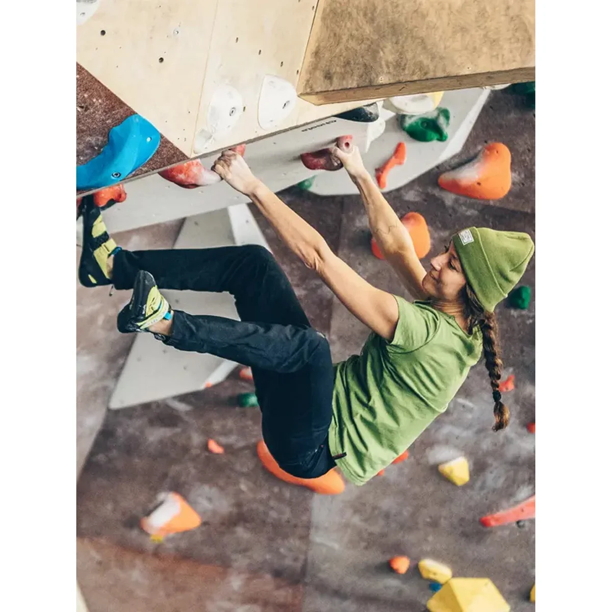 Classic Beanie with Woven Label 3