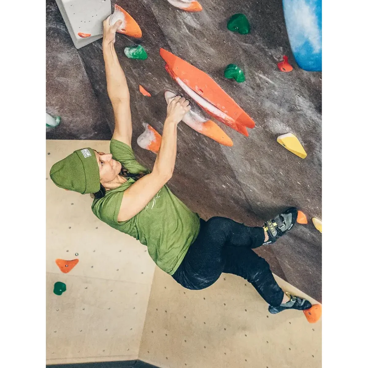 Classic Beanie with Woven Label 5